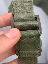 Charger l&#39;image dans la galerie, Original WW2 British Army 44 Pattern Shoulder Strap - 1945 Dated
