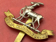 Lade das Bild in den Galerie-Viewer, British Army WW1 / WW2 Royal Warwickshire Regiment Cap Badge with Rear Slider.
