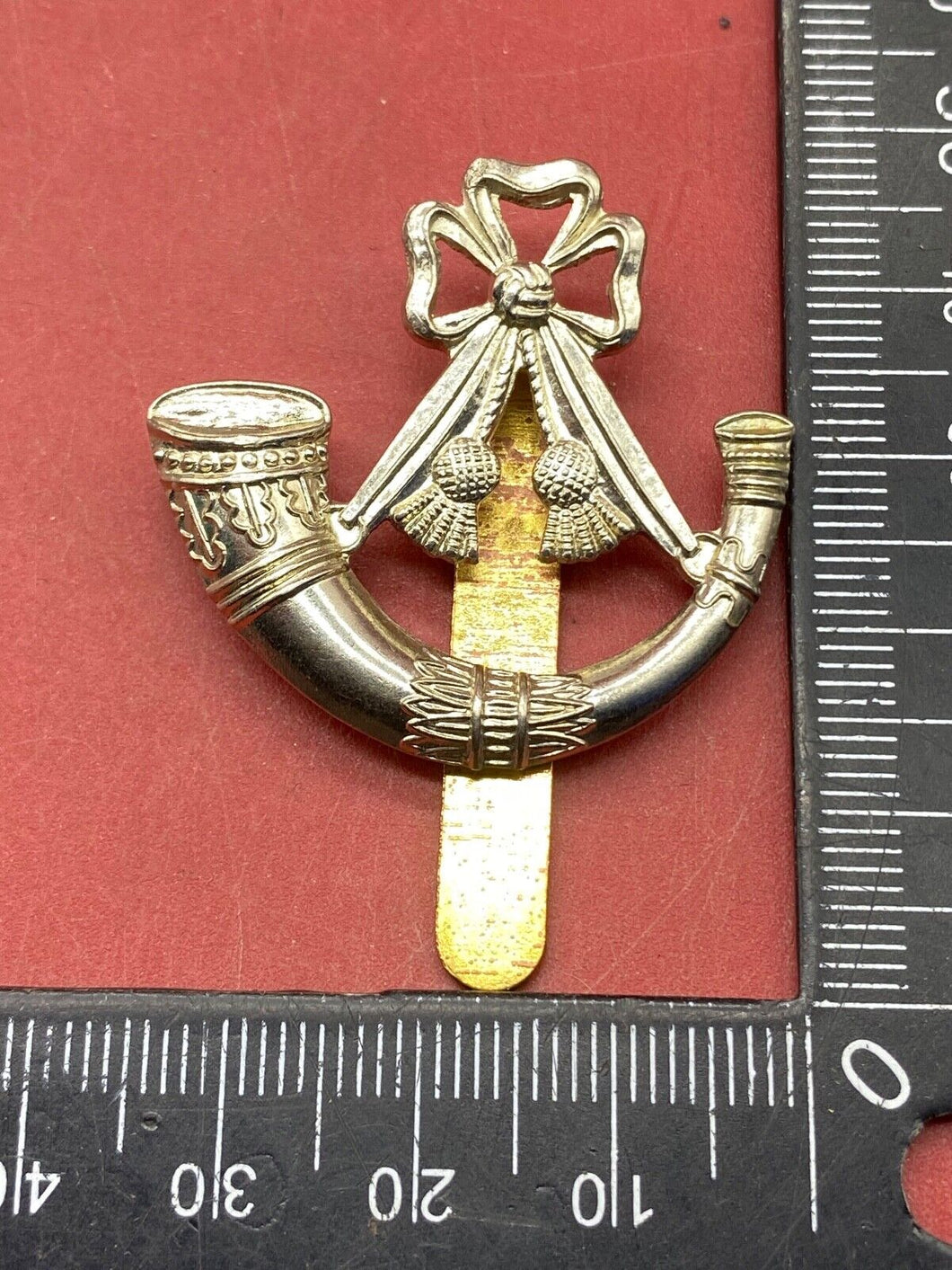WW1 / WW2 British Army Light Infantry Regiment Cap Badge.