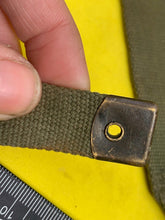 Lade das Bild in den Galerie-Viewer, Original British Army WW2 44 Pattern Back Pack Equipment Strap
