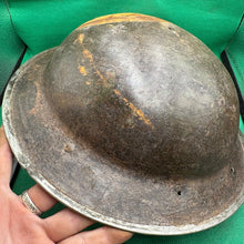 Lade das Bild in den Galerie-Viewer, Britischer Armee-Mk2-Brodie-Helm – Original aus dem 2. Weltkrieg – südafrikanische Herstellung 
