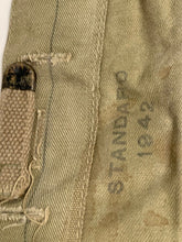 Lade das Bild in den Galerie-Viewer, Original WW2 US Army M1928 Haversack Pack Tail - 1942 Dated
