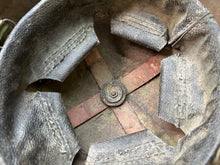 Lade das Bild in den Galerie-Viewer, Originaler Mk3 High Rivet Turtle Helm &amp; Futter der britischen/kanadischen Armee aus dem 2. Weltkrieg 
