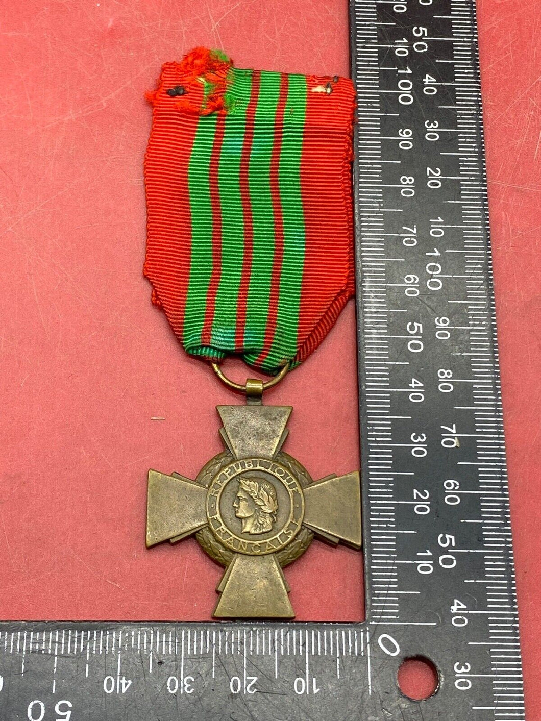WW1 / WW2 French Croix du Valeur Medal - Original with Ribbon