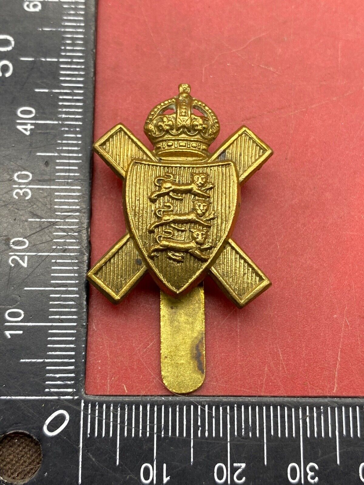 British Army Ww1 Ww2 Royal Jersey Infantry Brass Cap Badge The Militaria Shop 6870