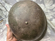 Charger l&#39;image dans la galerie, Original WW2 British / Canadian Army Mk3 High Rivet Turtle Helmet &amp; Liner
