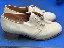 Lade das Bild in den Galerie-Viewer, Original WW2 British Army Women&#39;s White Summer Shoes - ATS WAAF - Size 240s
