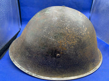 Lade das Bild in den Galerie-Viewer, WW2 Canadian / British Army Mk3 Turtle Helmet Original
