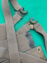 Charger l&#39;image dans la galerie, Original WW2 British Army 37 Pattern L Straps -  M.E.Co - 1941 Dated
