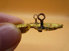 Charger l&#39;image dans la galerie, British Army Cap Badge - The Royal Fusiliers - Kings Crown
