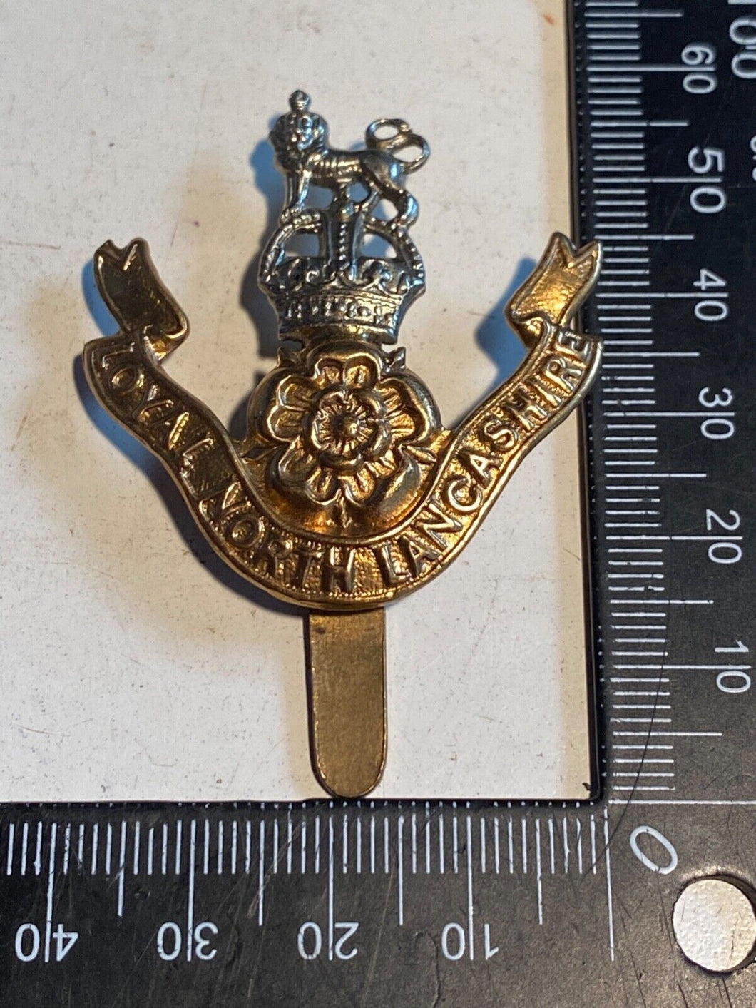 WW1 / WW2 British Army Royal North Lancashire Regiment WM/Brass Cap Badge.