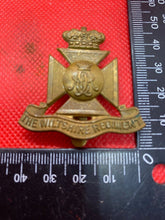 Lade das Bild in den Galerie-Viewer, The Wiltshire Regiment Victorian Crown Cap Badge
