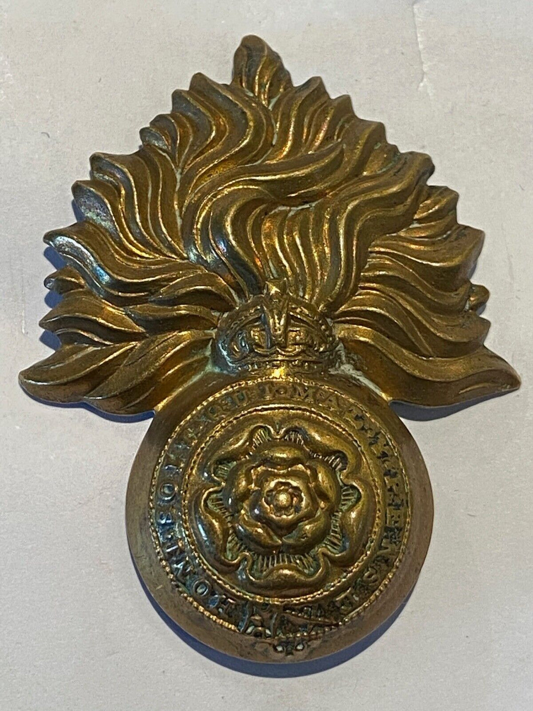 REGIMENT OF FUSILIERS Cap Badge, British Army WW2 - 100% genuine  - - B70