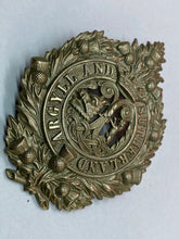 Load image into Gallery viewer, Original WW1 / WW2 British Army Argyl &amp; Sutherland Highlanders Rgmt Cap Badge
