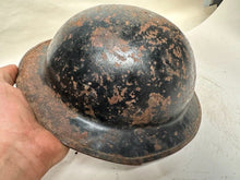 Load image into Gallery viewer, Original WW1 / WW2 British Army Mk1* Army Combat Helmet
