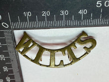 Load image into Gallery viewer, British Army WW1 WILTS Regiment Brass Shoulder Title

