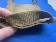 Charger l&#39;image dans la galerie, WW2 British Army / RAF 37 Pattern Webbing Water Bottle Carrier Harness Original
