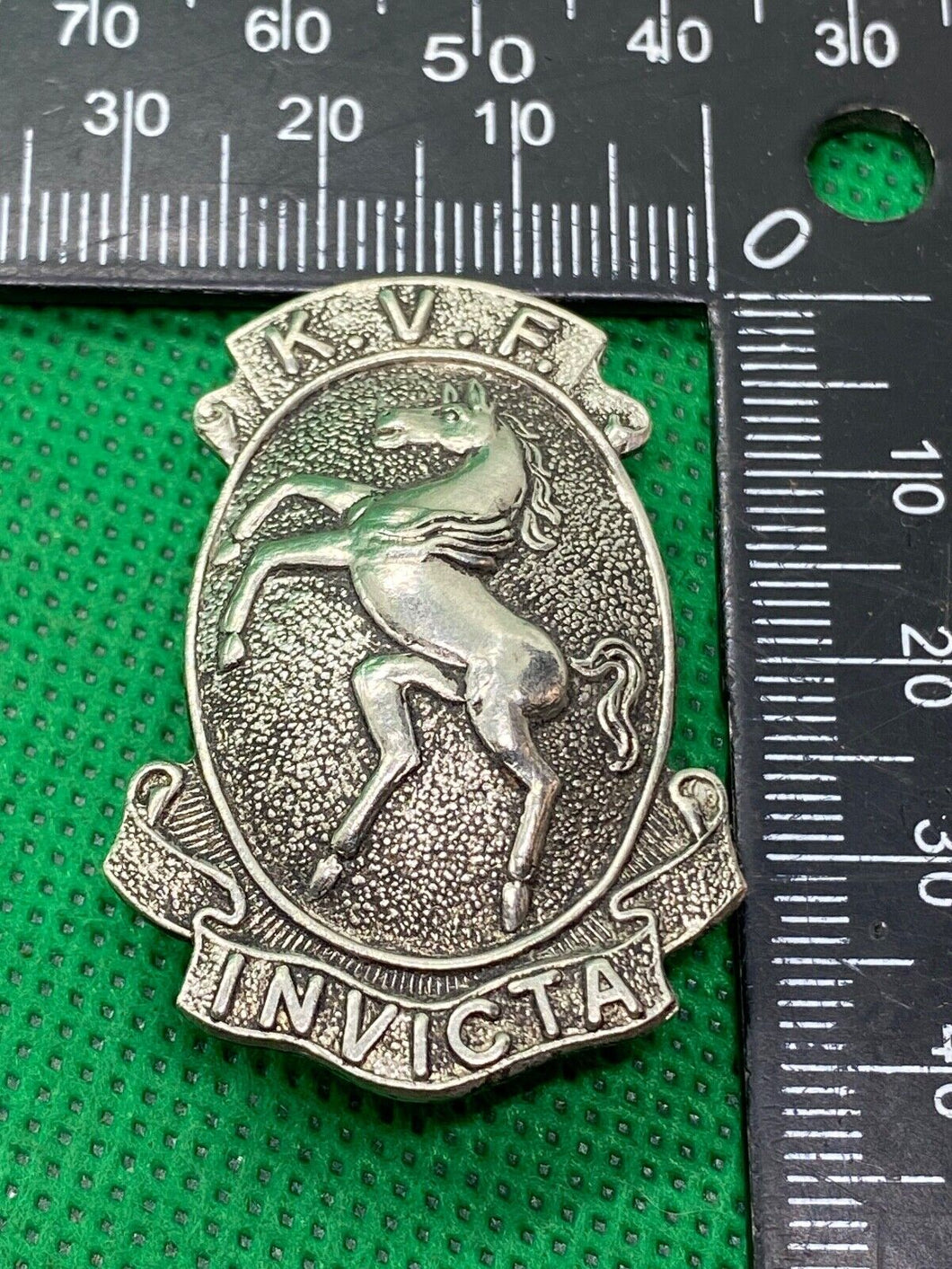 British Army The Kent Volunteer Fencibles – White Metal Cap Badge
