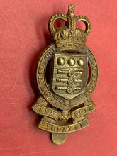 Charger l&#39;image dans la galerie, British Army - Army Ordnance Corps Queen&#39;s Crown Cap Badge. Maker Marked Slider.
