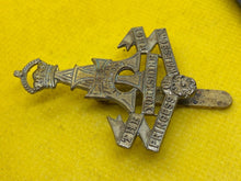 Load image into Gallery viewer, WW1 / WW2 British Army THE YORKSHIRE REGIMENT White Metal Cap Badge.
