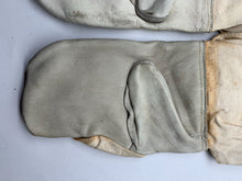 Lade das Bild in den Galerie-Viewer, British Army Winter Camouflaged Snow Mittens Gloves
