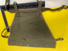 Lade das Bild in den Galerie-Viewer, Original WW2 US Army M1928 Haversack Pack Tail - 1944 Dated
