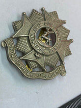 Load image into Gallery viewer, Original WW1 / WW2 British Army Bedfordshire &amp; Hertfordshire Regiment Cap Badge
