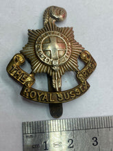 Charger l&#39;image dans la galerie, Original British Army - The Royal Sussex Regiment Cap Badge
