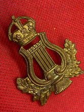 Charger l&#39;image dans la galerie, Original WW1 / WW2 British Army Musician&#39;s Cap / Collar Badge
