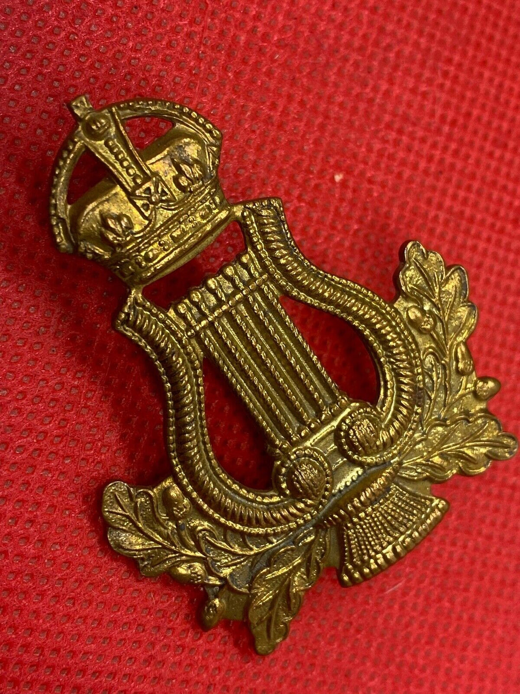 Original WW1 / WW2 British Army Musician's Cap / Collar Badge