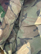 Lade das Bild in den Galerie-Viewer, Genuine British Army DPM Woodland Combat Jacket - Size 160/104
