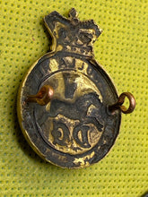 Charger l&#39;image dans la galerie, Victorian Crown British Army 5th Dragoon Guards Cap Badge
