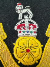 Lade das Bild in den Galerie-Viewer, British Army The Royal Regiment Embroidered Blazer Badge
