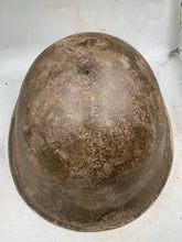 Charger l&#39;image dans la galerie, Original WW2 British / Canadian Army Mk3 Turtle Combat Helmet
