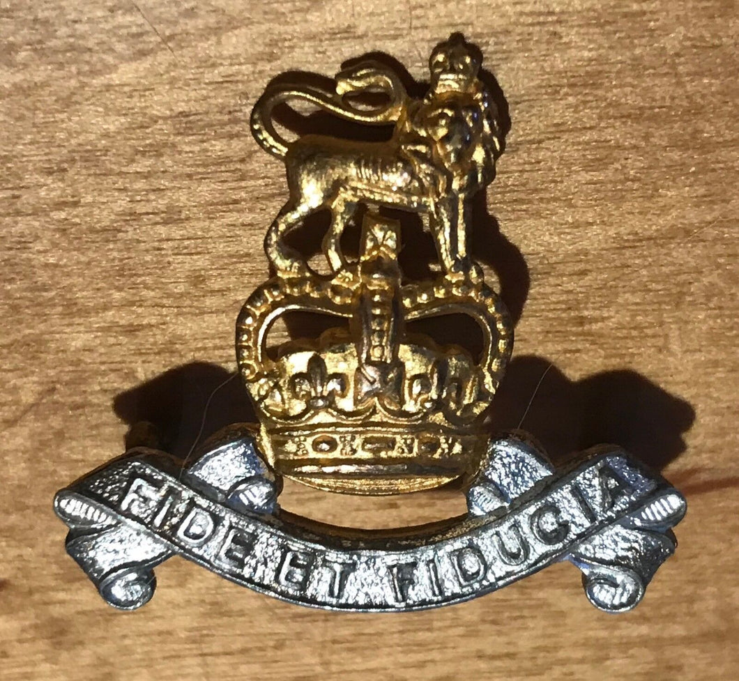 Post 1953 Early QC Royal Army Pay Corps gilt and WM officers collar badge - B1