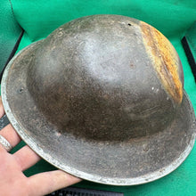 Lade das Bild in den Galerie-Viewer, Britischer Armee-Mk2-Brodie-Helm – Original aus dem 2. Weltkrieg – südafrikanische Herstellung 
