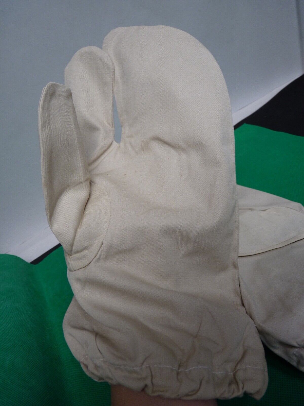 Original WW2 British Army Gunners Winter White Gloves - The Militaria Shop