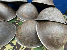 Lade das Bild in den Galerie-Viewer, Original WW2 Canadian / British Army Mk3 Turtle Helmet - High Rivet - Semi-Relic
