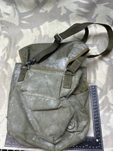 Charger l&#39;image dans la galerie, Genuine British Army S6 Gas Mask Bag / Haversack
