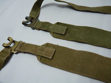 Lade das Bild in den Galerie-Viewer, Original WW2 Pattern British Army L Straps Pair – 37 Pattern Webbing Haversack
