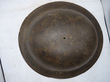 Lade das Bild in den Galerie-Viewer, Original WW2 British Army Mk2 Army Brodie Combat Helmet - Div Sign
