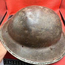 Lade das Bild in den Galerie-Viewer, Britischer Armee-Mk2-Brodie-Helm – Original aus dem 2. Weltkrieg – südafrikanische Herstellung 
