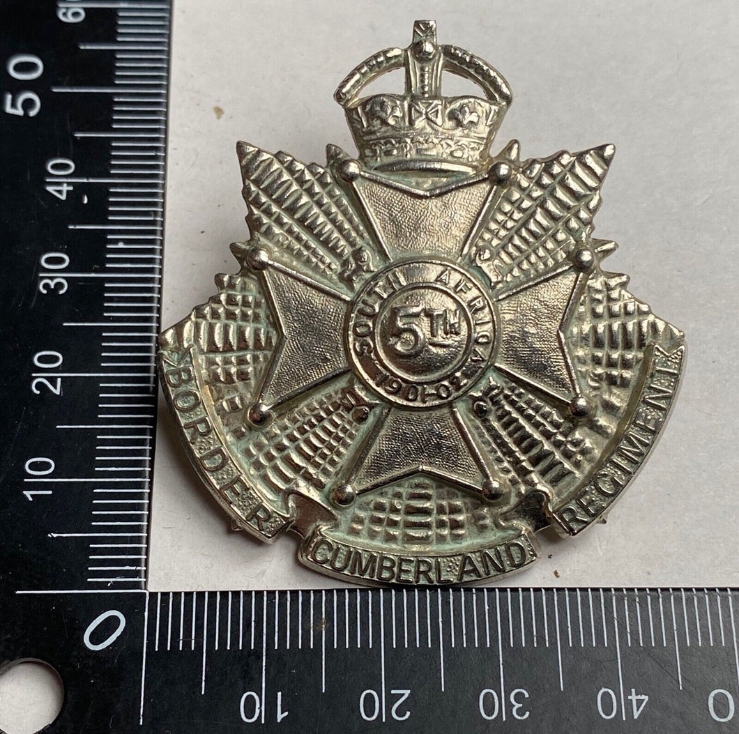 WW1 / WW2 British Army - 5th Cumberland Border Regiment white metal cap badge