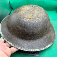 Lade das Bild in den Galerie-Viewer, Britischer Armee-Mk2-Brodie-Helm – Original aus dem 2. Weltkrieg – südafrikanische Herstellung 
