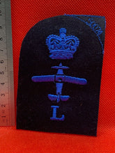 Load image into Gallery viewer, Unissued WOMEN&#39;S ROYAL NAVY WRNs Trade Badge - L Electrician Petty Officer - B3

