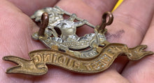 Load image into Gallery viewer, WW1 / WW2 British Army WEST RIDING REGIMENT w/metal and brass Cap Badge.
