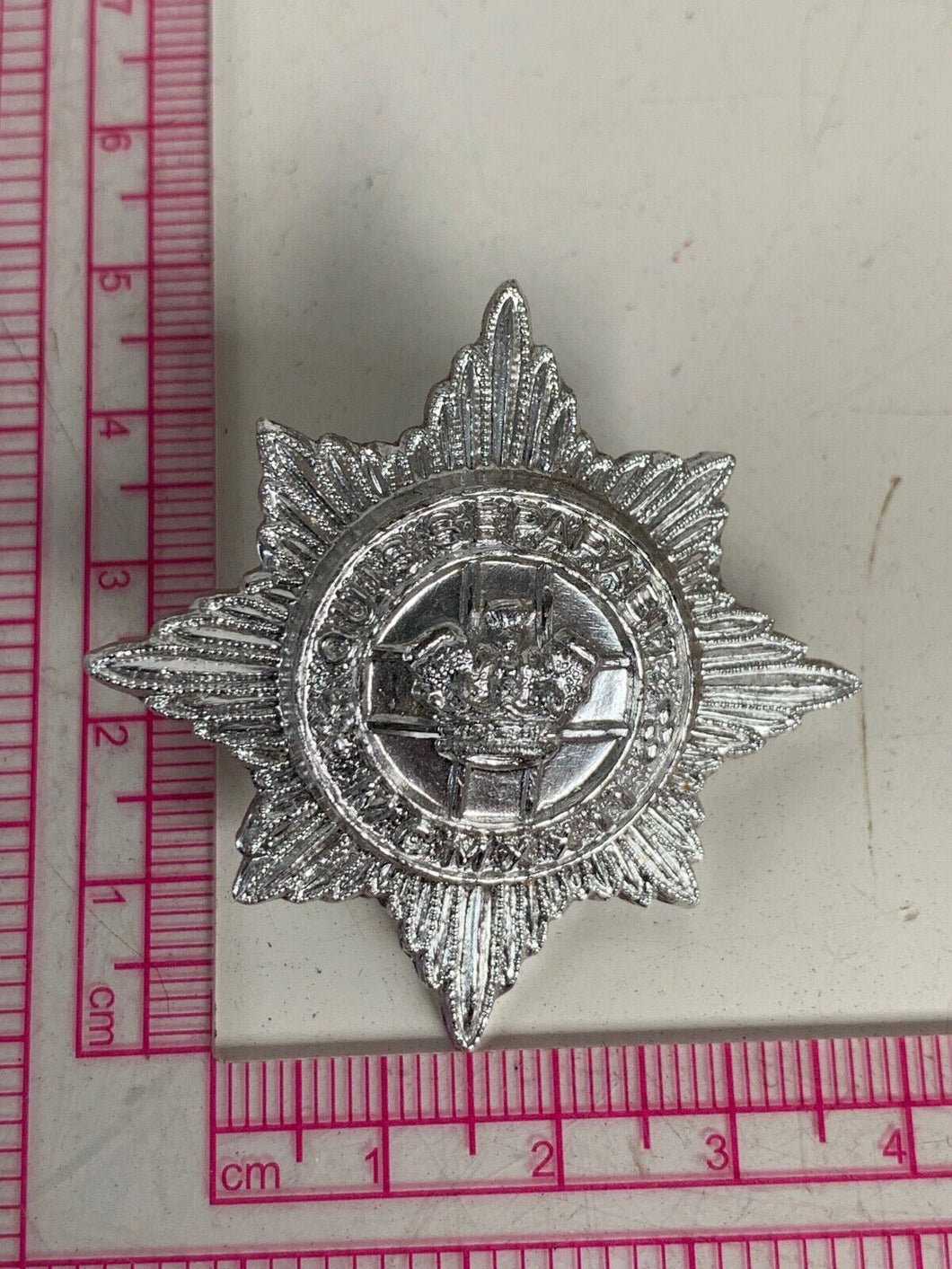 Modern Staybrite British Army Guards Collar Badge