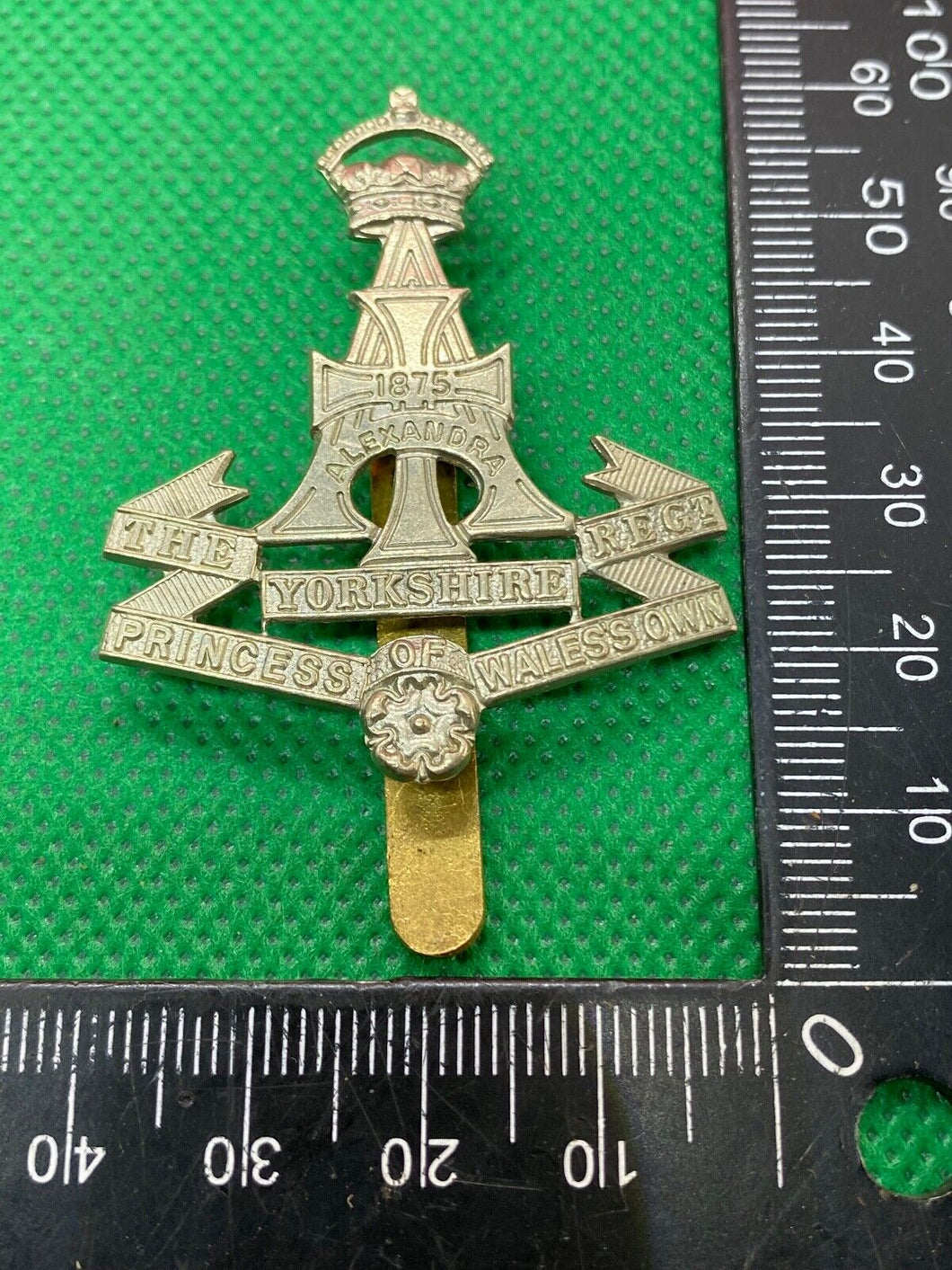 WW1 / WW2 British Army Princess of Wales's Own Yorkshire Regiment Cap Badge