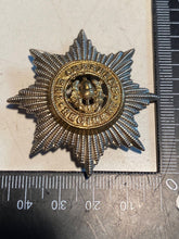 Load image into Gallery viewer, WW1 / WW2 British Army - Cheshire Regiment WM / Brass Cap Badge.
