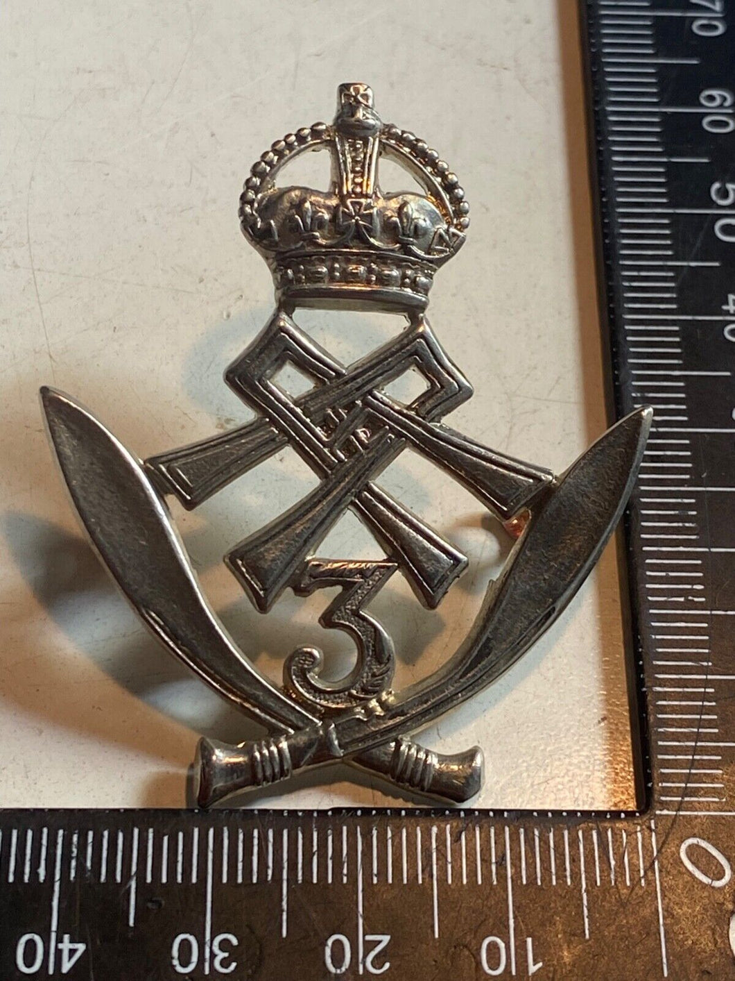 WW2 White Metal British Army Kings Crown 3rd Gurkha Regiment Cap Badge